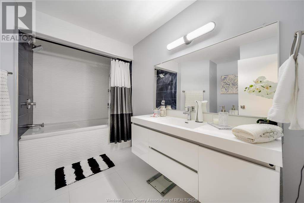 Photo 20 of 2505 St Clair Avenue, Windsor ON