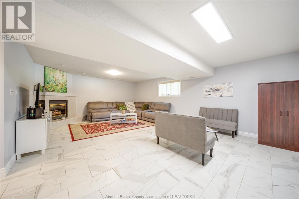 Photo 26 of 2505 St Clair Avenue, Windsor ON