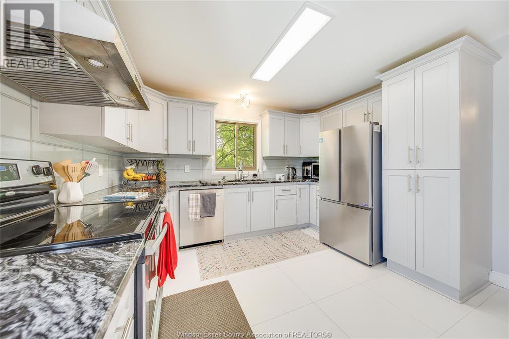 Photo 12 of 2505 St Clair Avenue, Windsor ON