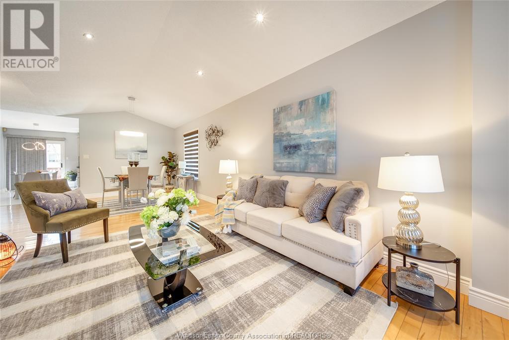 Photo 8 of 2505 St Clair Avenue, Windsor ON