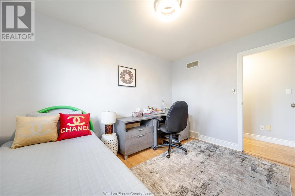 Photo 23 of 2505 St Clair Avenue, Windsor ON