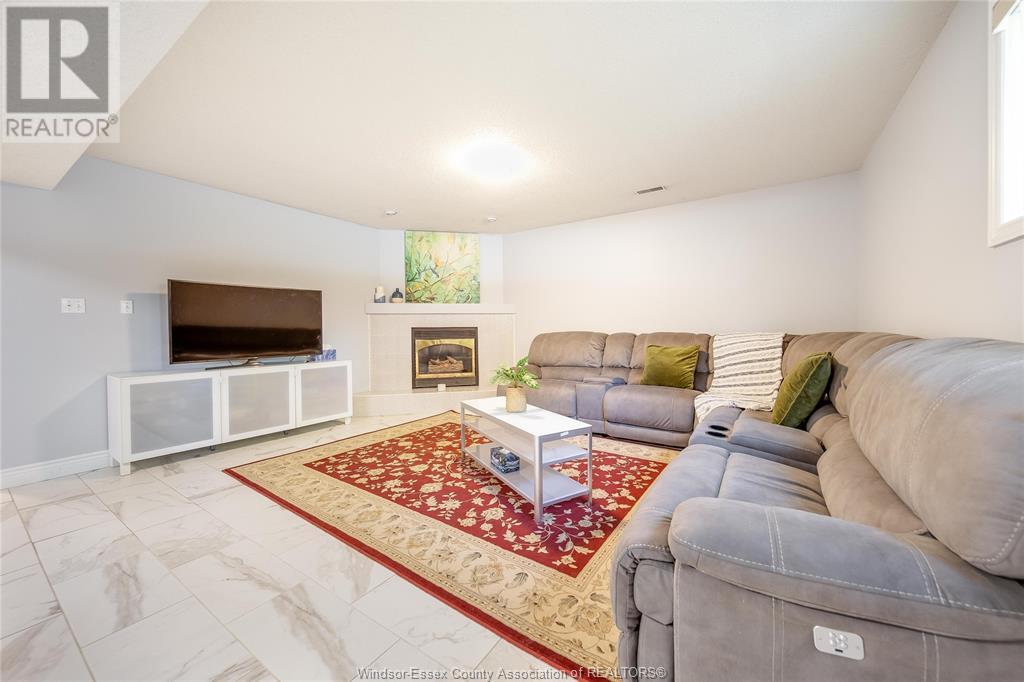 Photo 34 of 2505 St Clair Avenue, Windsor ON