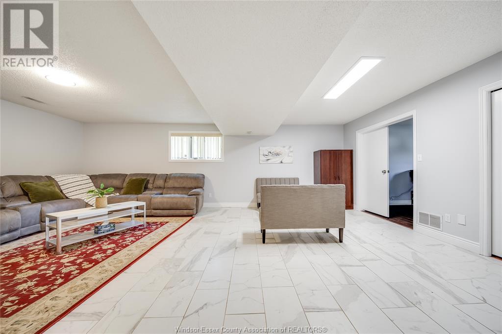 Photo 33 of 2505 St Clair Avenue, Windsor ON