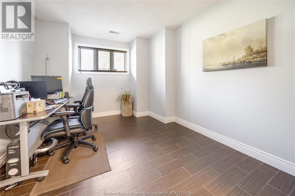 Photo 37 of 2505 St Clair Avenue, Windsor ON