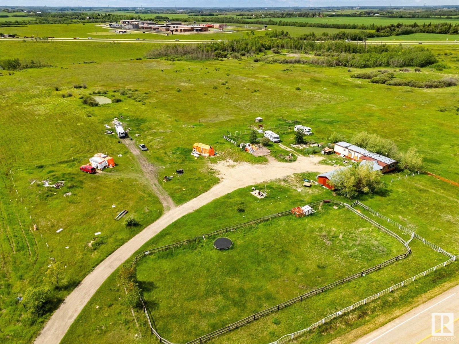 Photo 19 of 21150 Fort Rd Ne, Edmonton AB