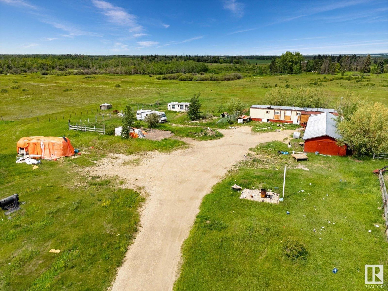 Photo 5 of 21150 Fort Rd Ne, Edmonton AB