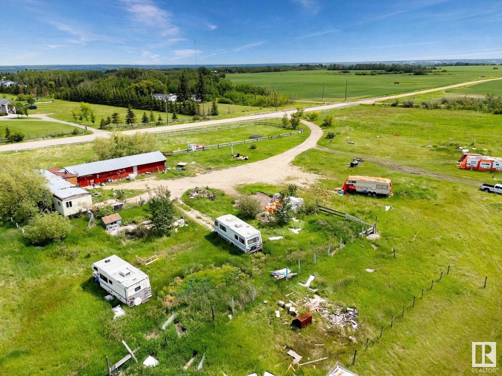 Photo 3 of 21150 Fort Rd Ne, Edmonton AB