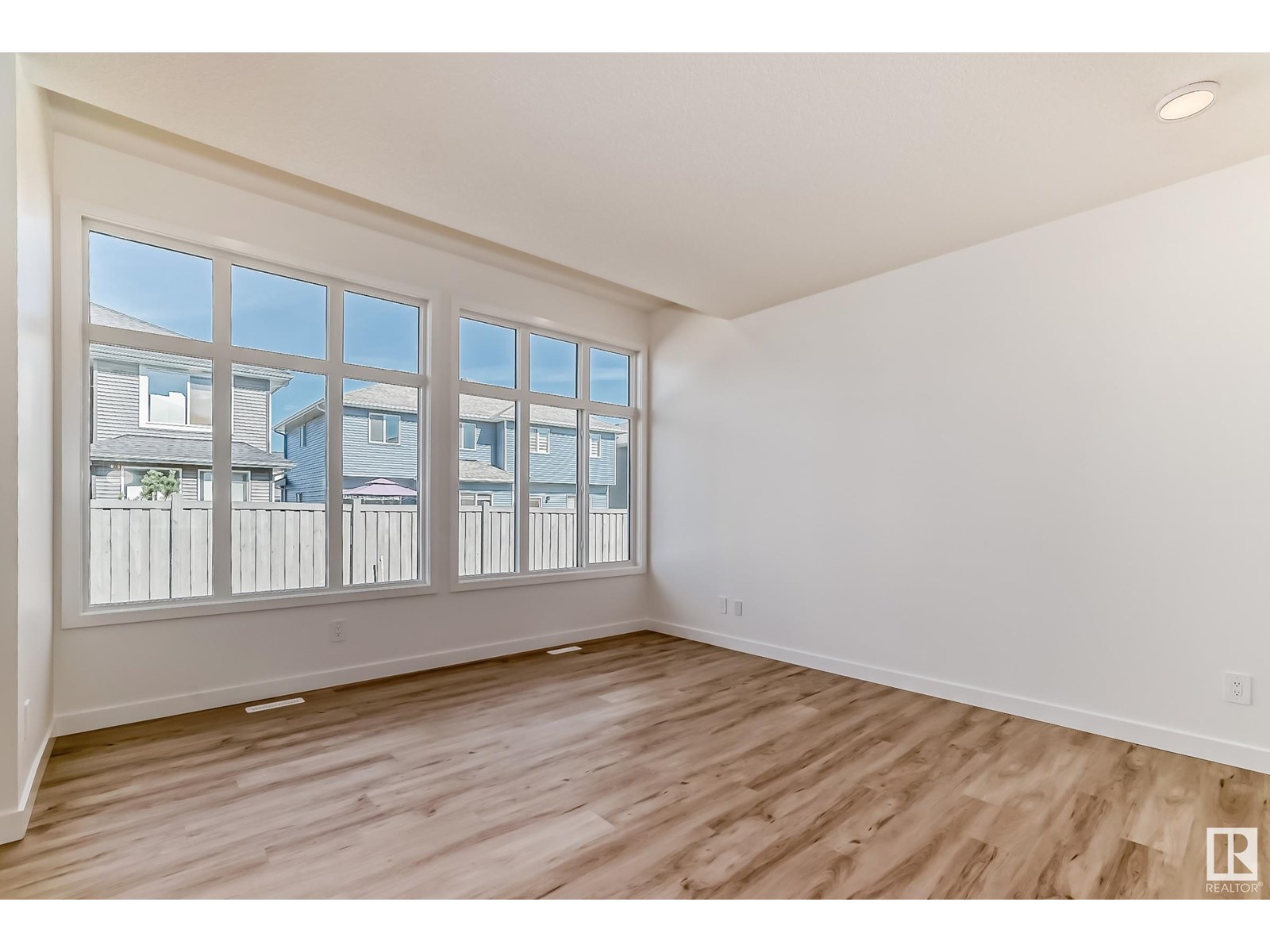 Photo 10 of 8213 Kiriak Lo Sw, Edmonton AB
