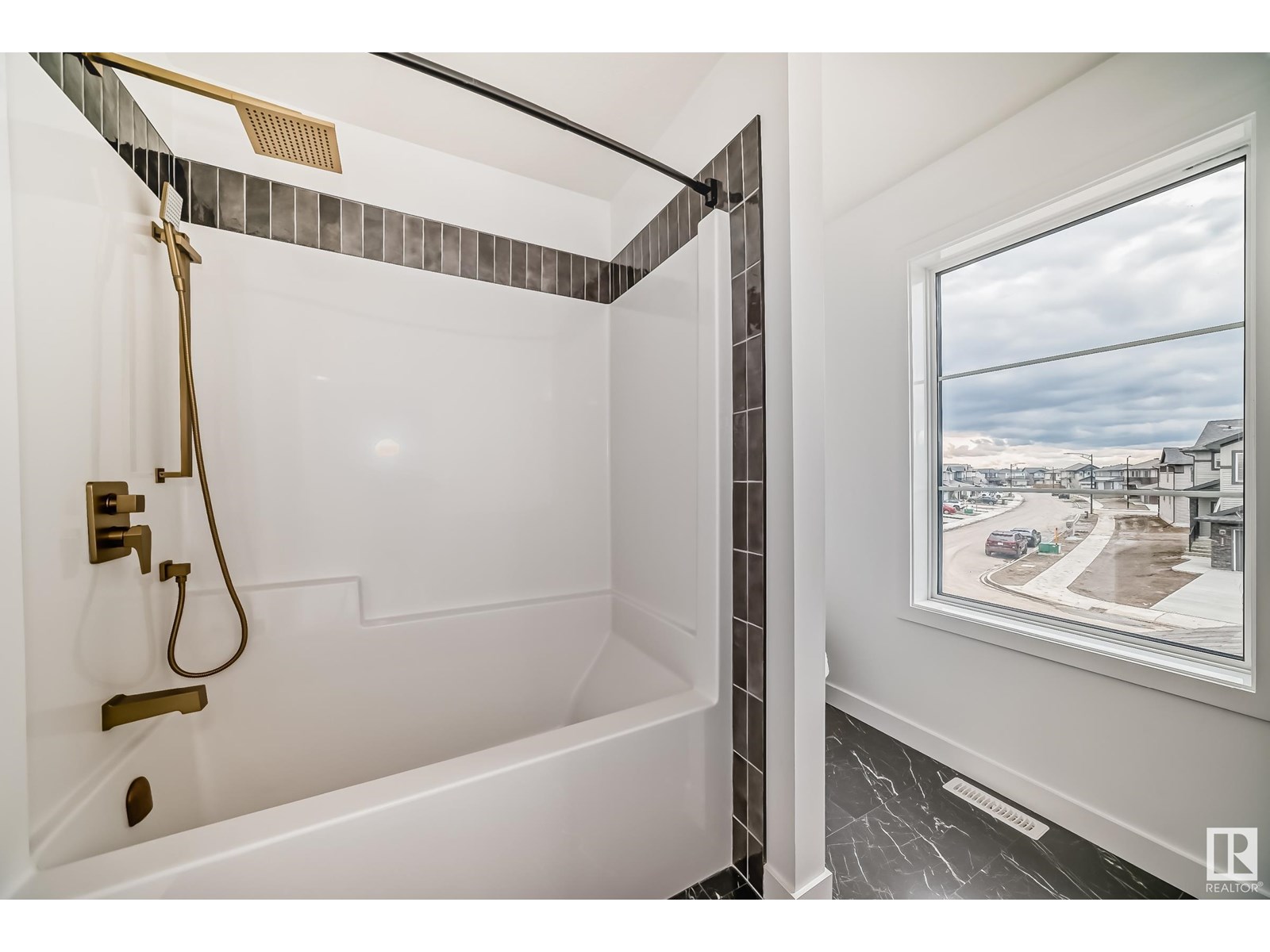 Photo 11 of 2909 65 St Sw, Edmonton AB