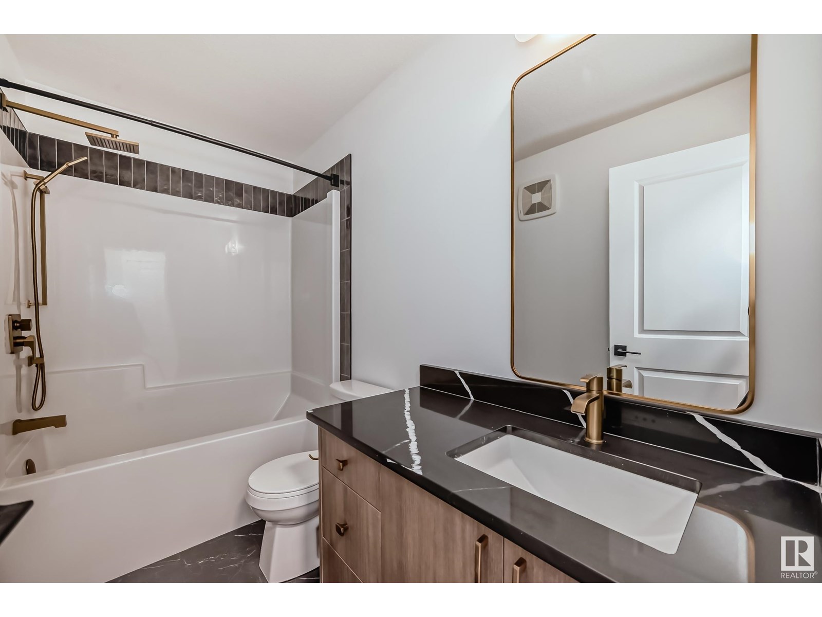 Photo 15 of 2909 65 St Sw, Edmonton AB