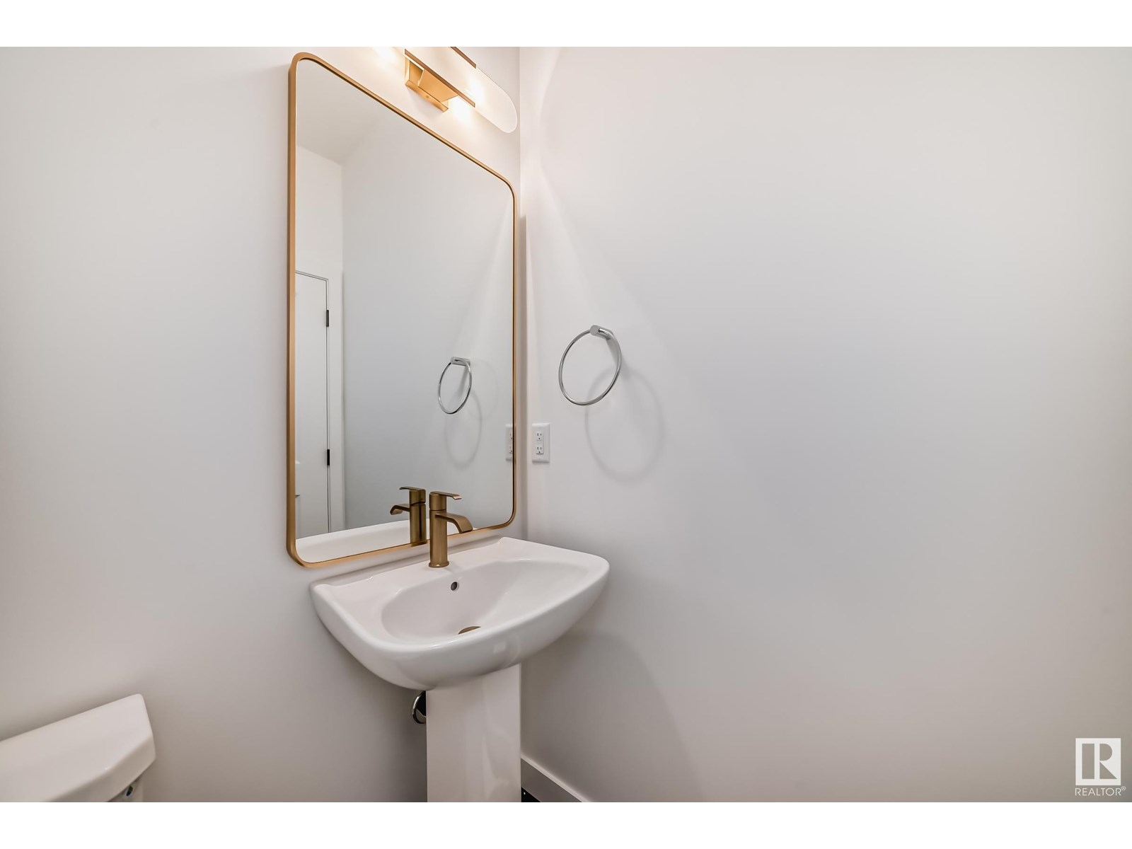 Photo 7 of 2909 65 St Sw, Edmonton AB