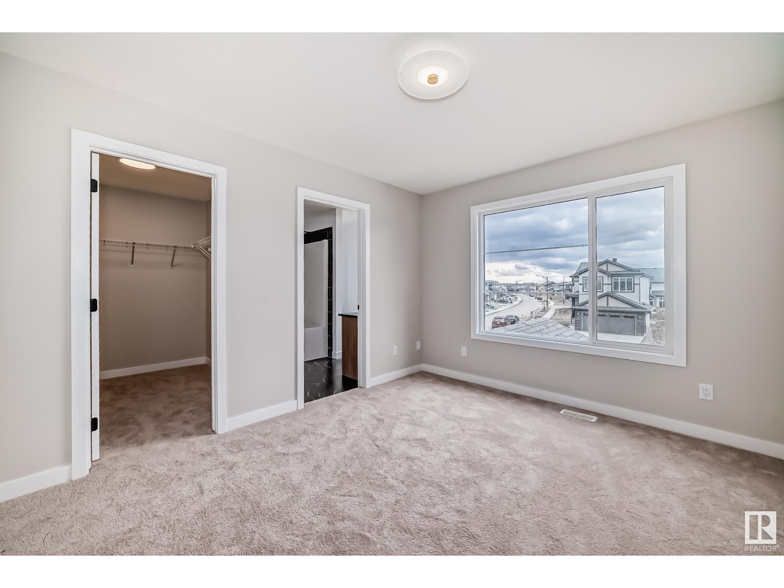 Photo 9 of 2909 65 St Sw, Edmonton AB