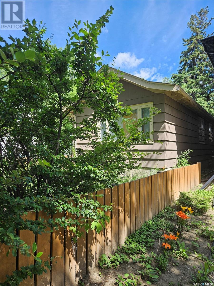 Photo 4 of 1324 B Avenue N, Saskatoon SK