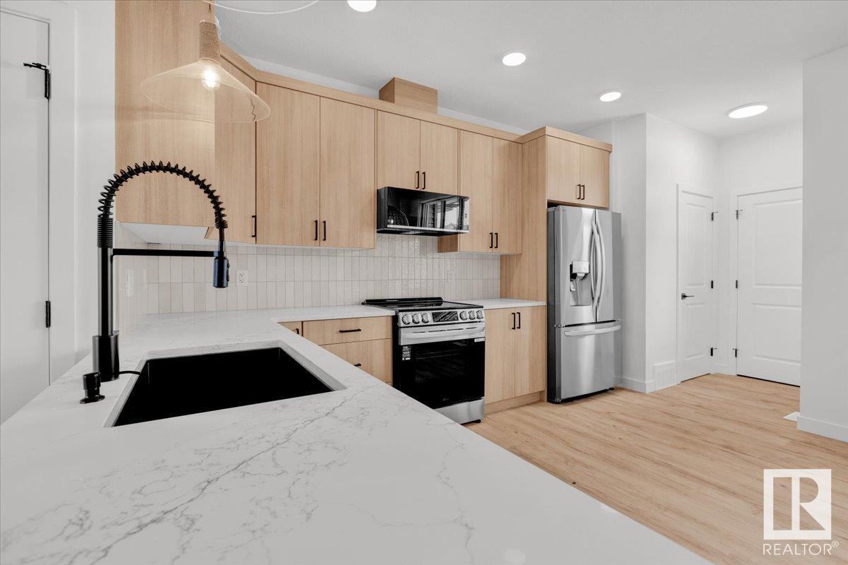 Photo 4 of 1341 Keswick Dr Sw, Edmonton AB