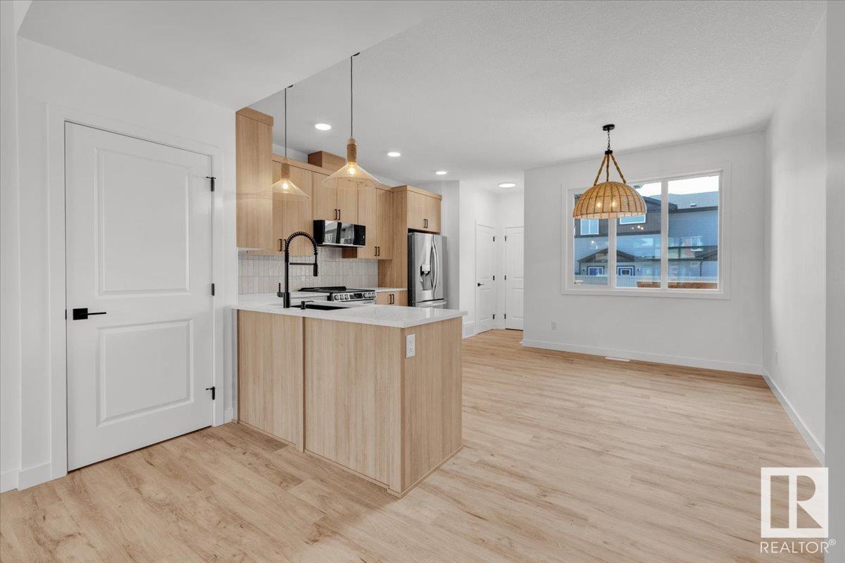 Photo 6 of 1341 Keswick Dr Sw, Edmonton AB