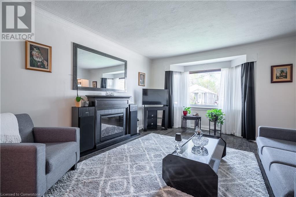 Photo 6 of 11 Speers Avenue, Toronto ON