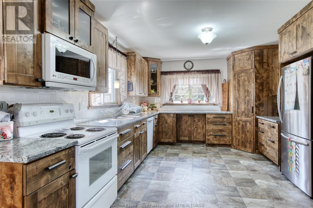 Photo 18 of 641 Road 3, Kingsville ON