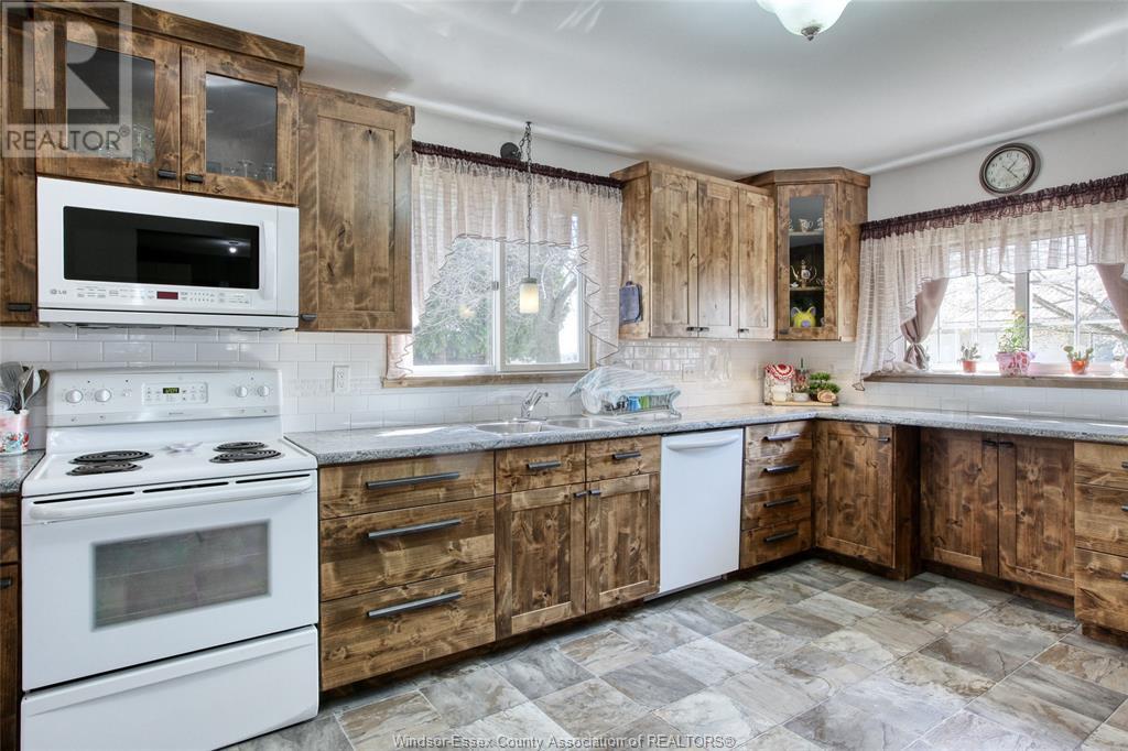 Photo 23 of 641 Road 3, Kingsville ON