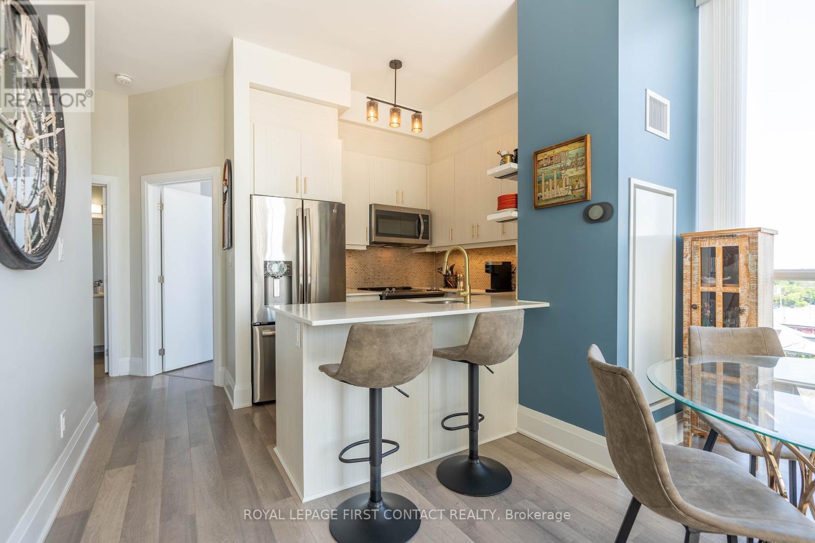 Photo 4 of Ph 5 111 Worsley Street, Barrie ON