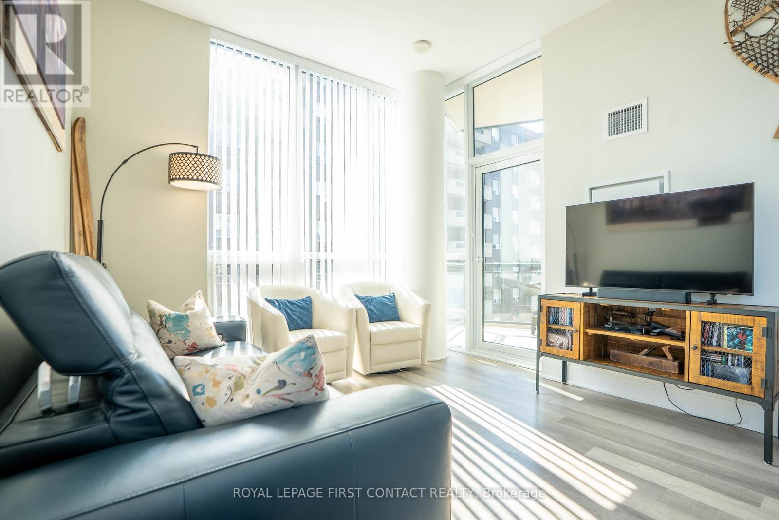 Photo 6 of Ph 5 111 Worsley Street, Barrie ON