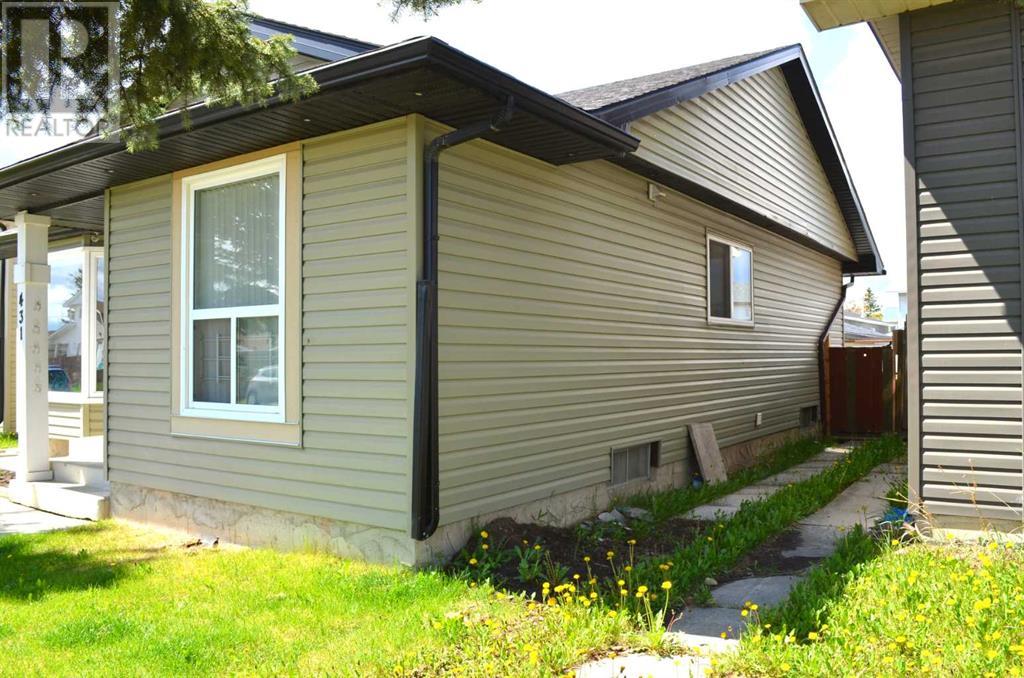 Single Family House Bungalow for Sale in  Falmere Road NE Falconridge Calgary 