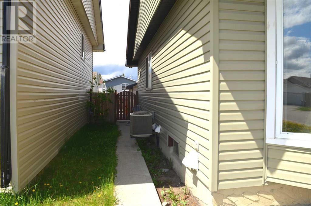 Single Family House Bungalow for Sale in  Falmere Road NE Falconridge Calgary 