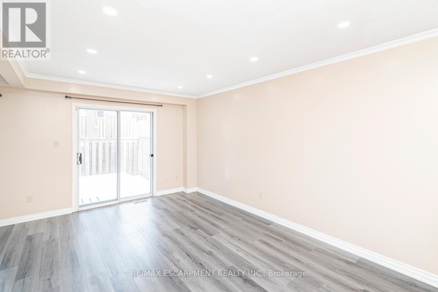 Photo 42 of 35 14 Derby Street, Hamilton ON