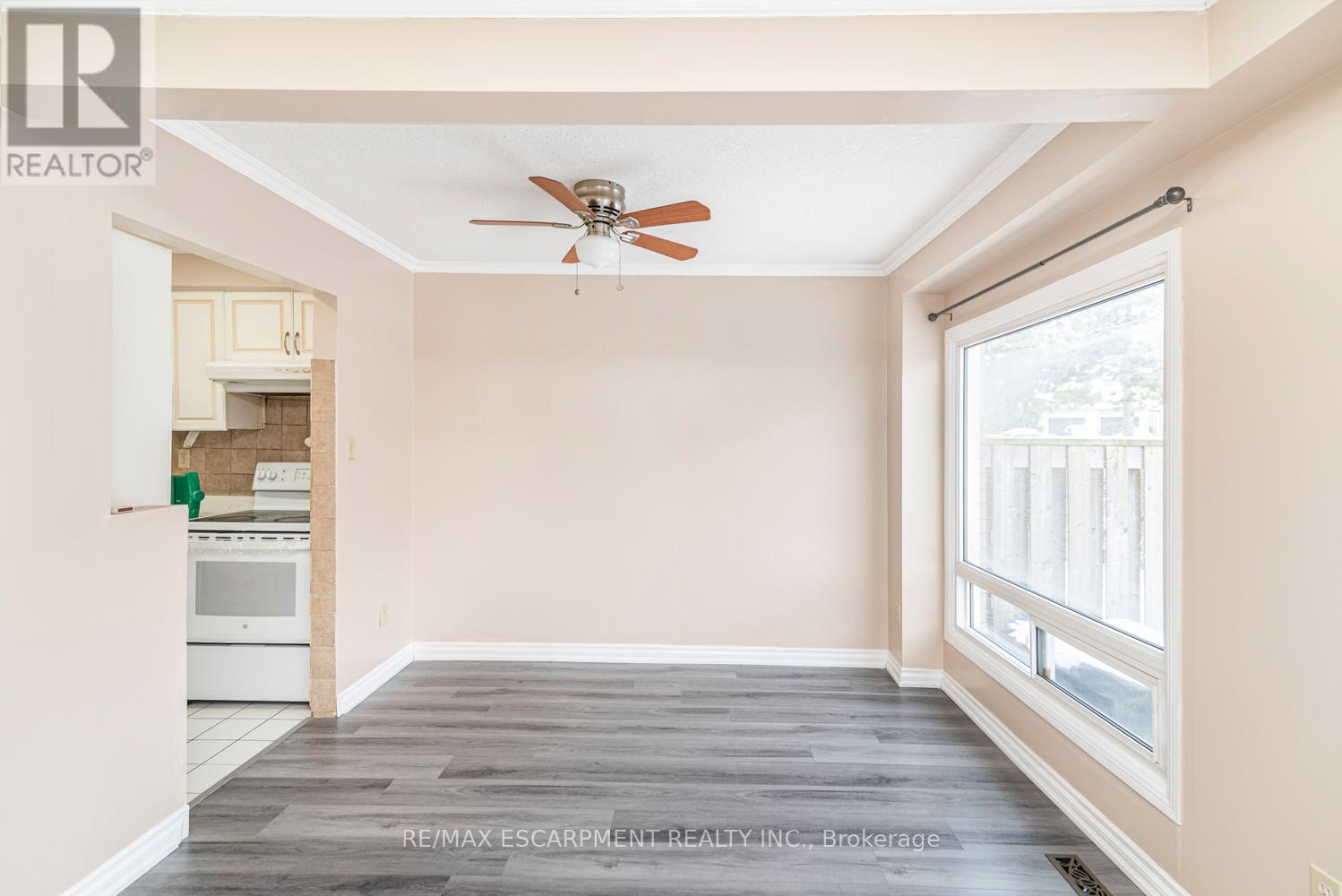 Photo 14 of 35 14 Derby Street, Hamilton ON
