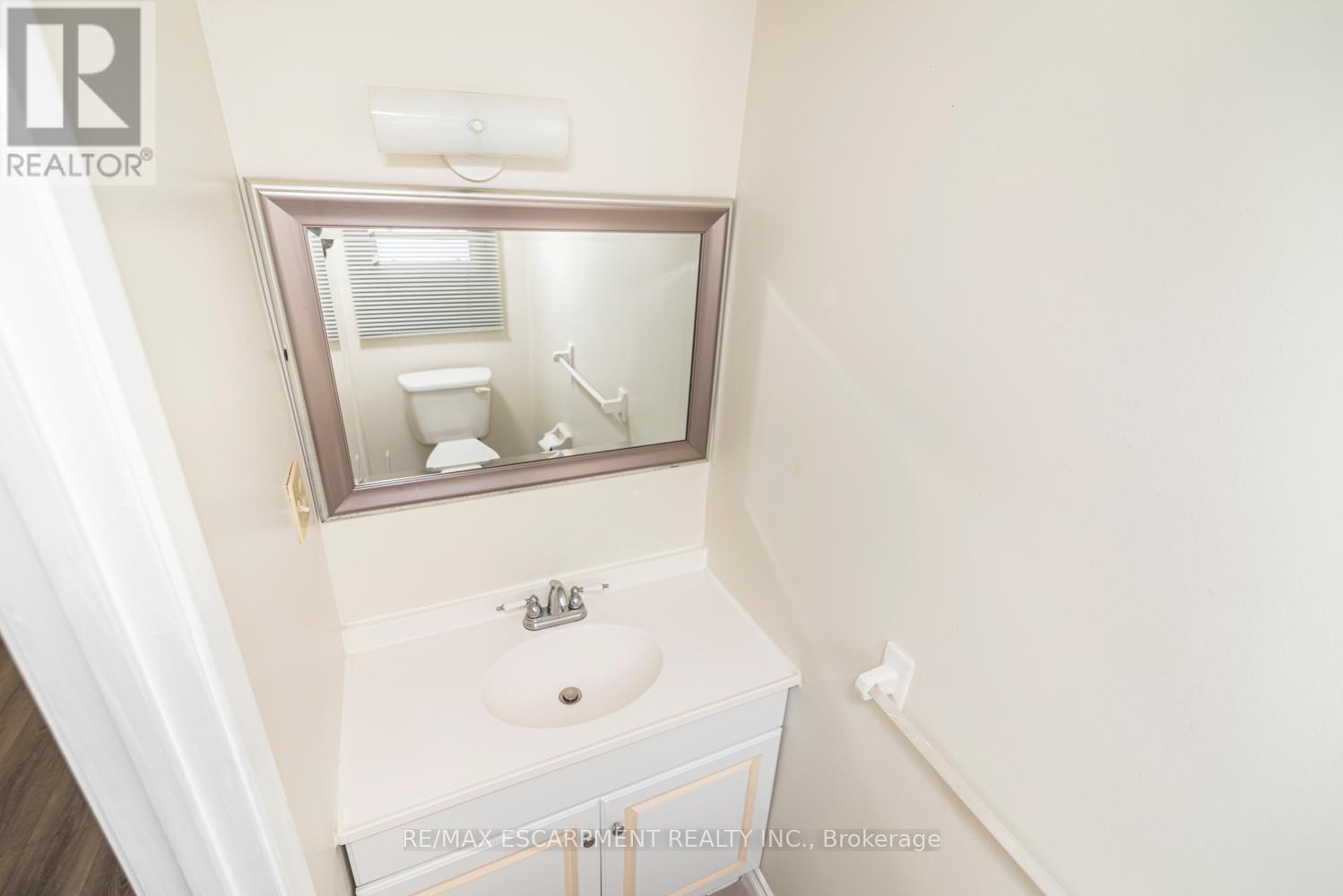 Photo 6 of 35 14 Derby Street, Hamilton ON