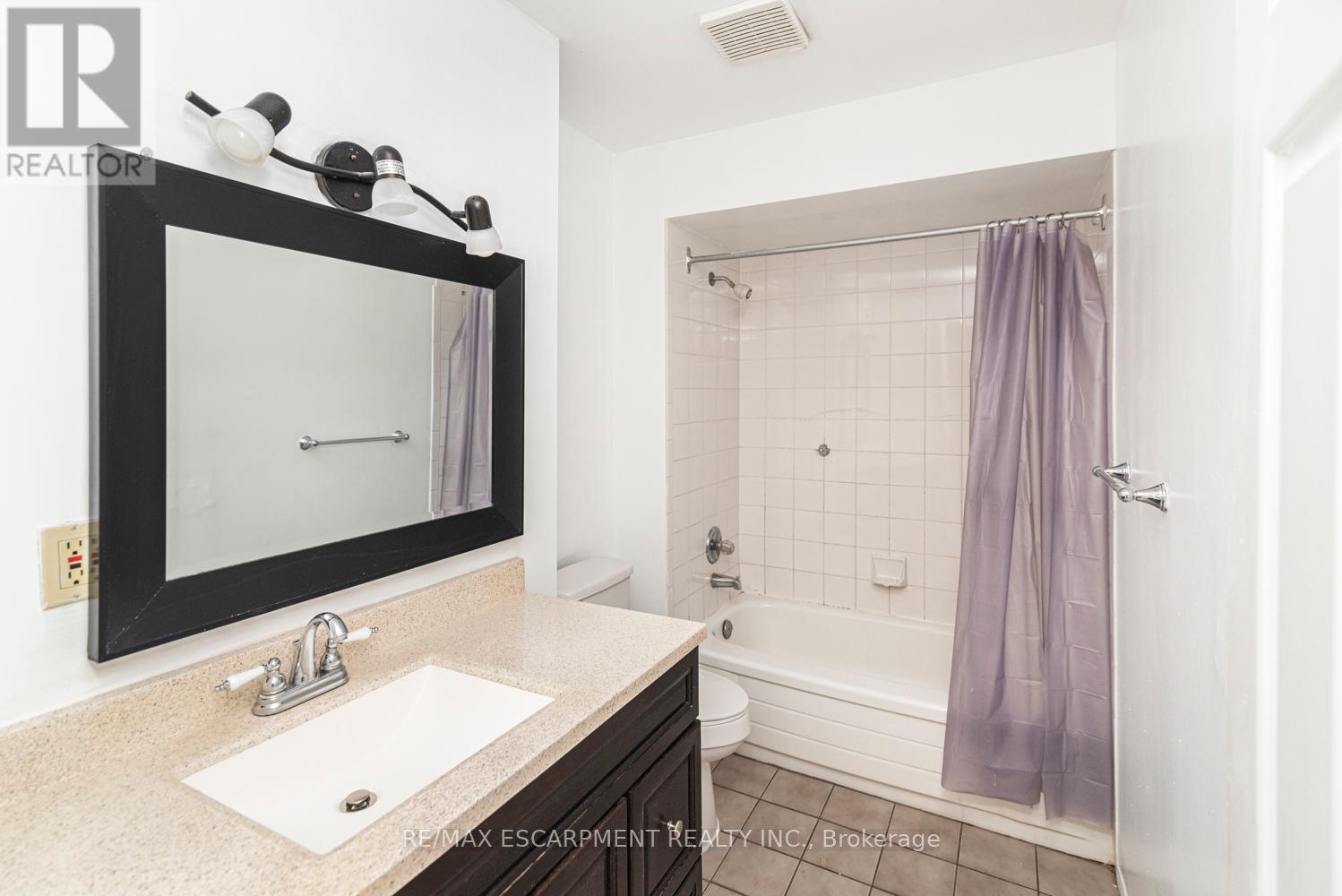 Photo 13 of 35 14 Derby Street, Hamilton ON