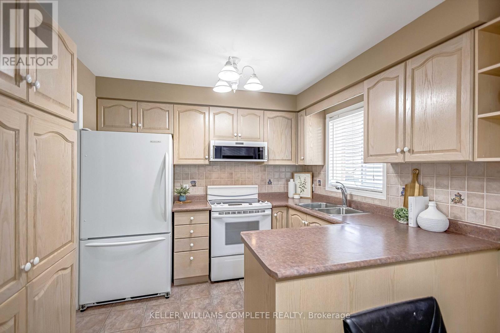 Single Family House Raised bungalow for Sale in  HEPBURN CRESCENT Hamilton (Mountview) 