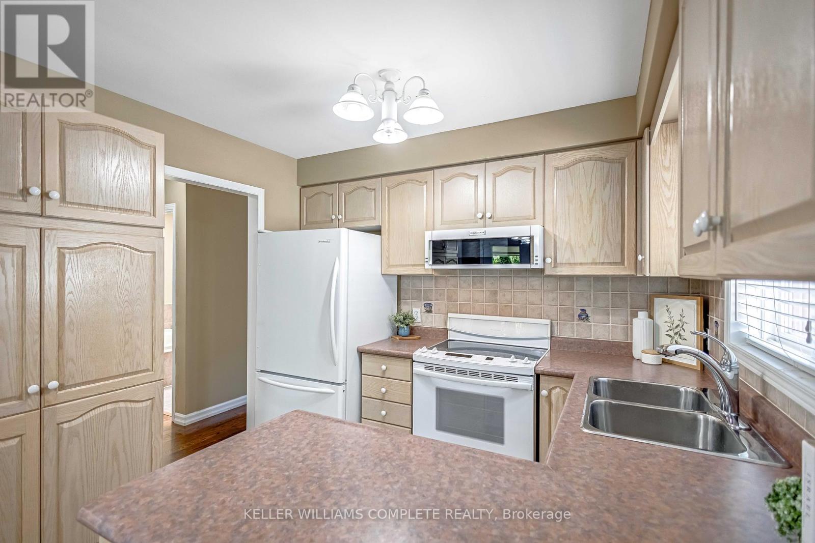 Single Family House Raised bungalow for Sale in  HEPBURN CRESCENT Hamilton (Mountview) 