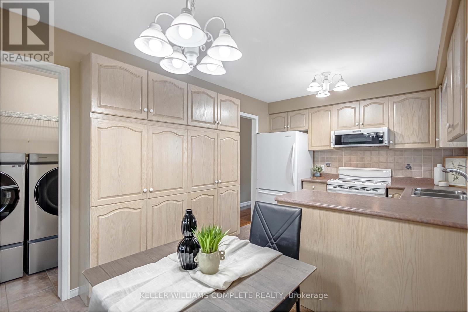 Single Family House Raised bungalow for Sale in  HEPBURN CRESCENT Hamilton (Mountview) 