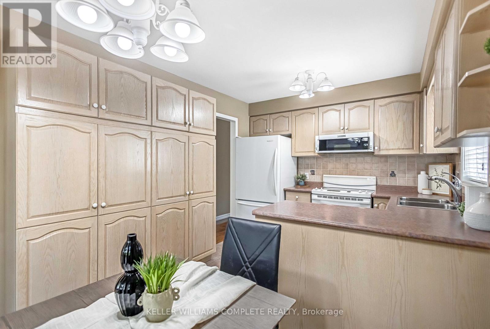 Single Family House Raised bungalow for Sale in  HEPBURN CRESCENT Hamilton (Mountview) 