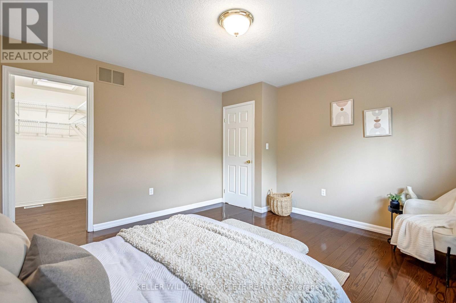 Single Family House Raised bungalow for Sale in  HEPBURN CRESCENT Hamilton (Mountview) 