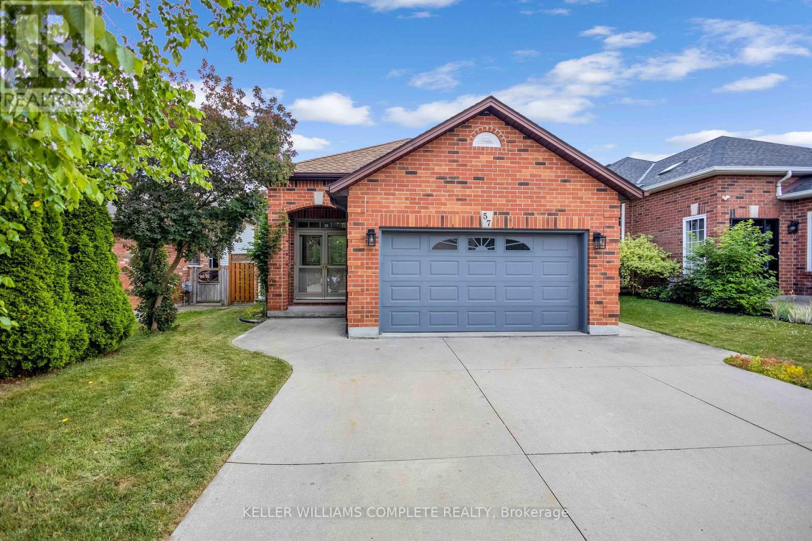 Single Family House Raised bungalow for Sale in  HEPBURN CRESCENT Hamilton (Mountview) 