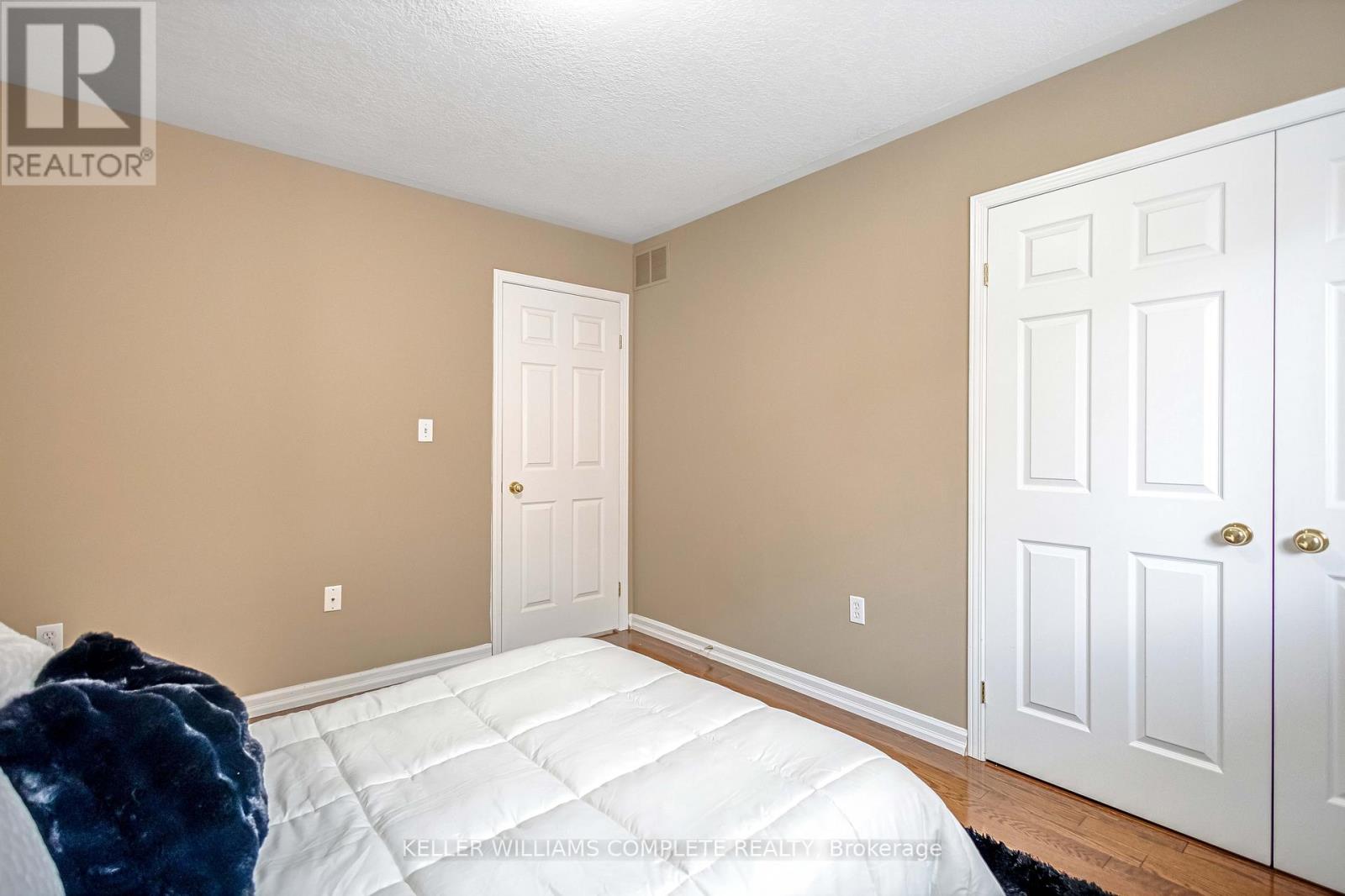 Single Family House Raised bungalow for Sale in  HEPBURN CRESCENT Hamilton (Mountview) 