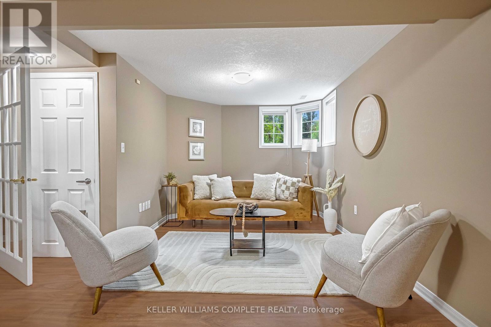 Single Family House Raised bungalow for Sale in  HEPBURN CRESCENT Hamilton (Mountview) 