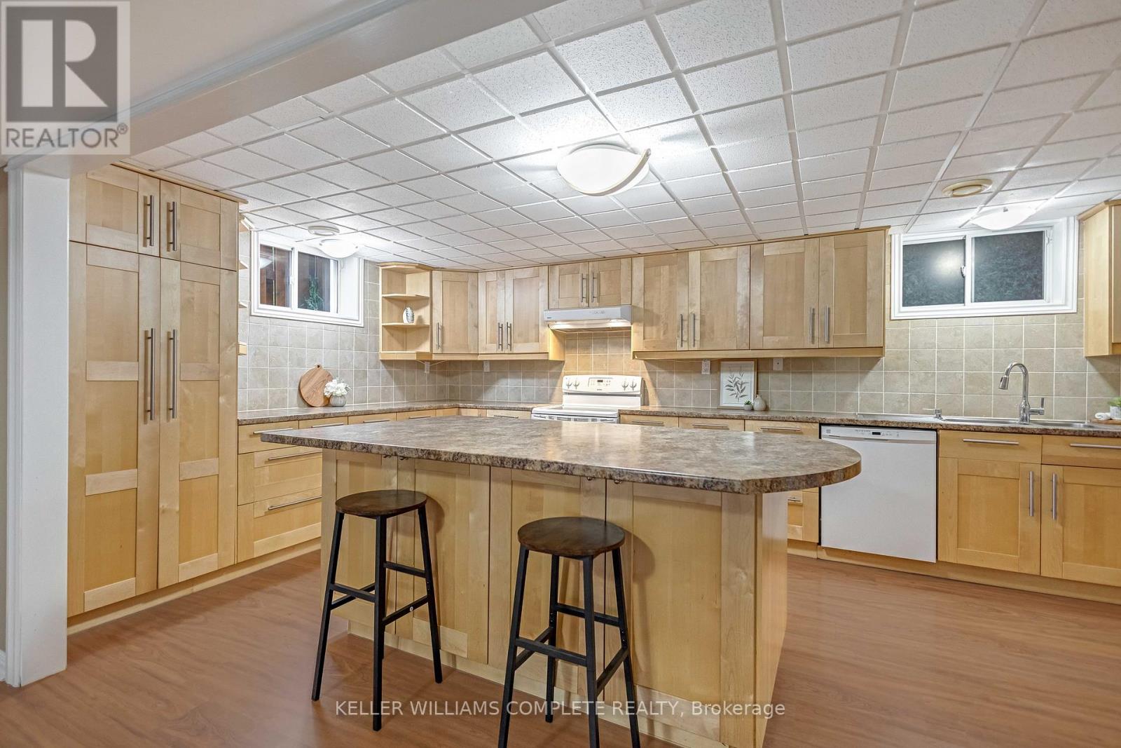 Single Family House Raised bungalow for Sale in  HEPBURN CRESCENT Hamilton (Mountview) 