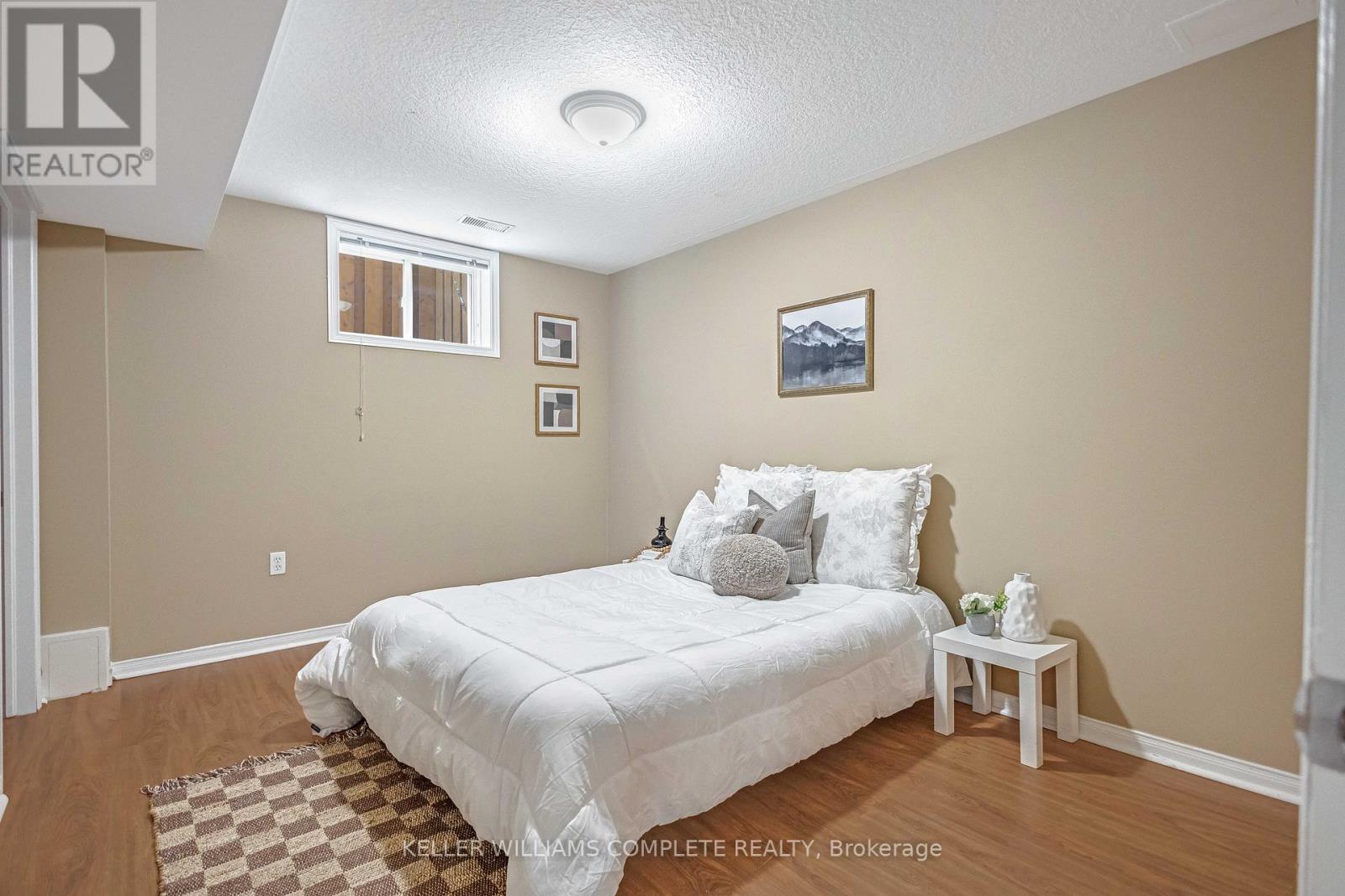 Single Family House Raised bungalow for Sale in  HEPBURN CRESCENT Hamilton (Mountview) 