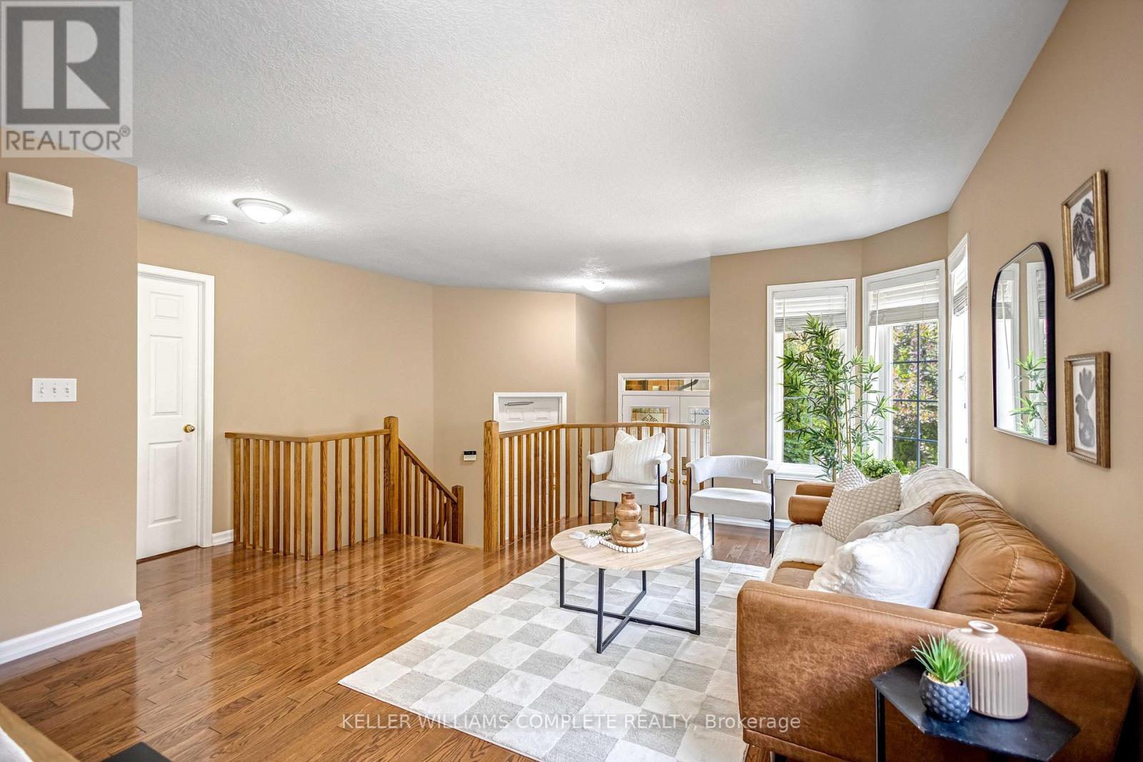 Single Family House Raised bungalow for Sale in  HEPBURN CRESCENT Hamilton (Mountview) 