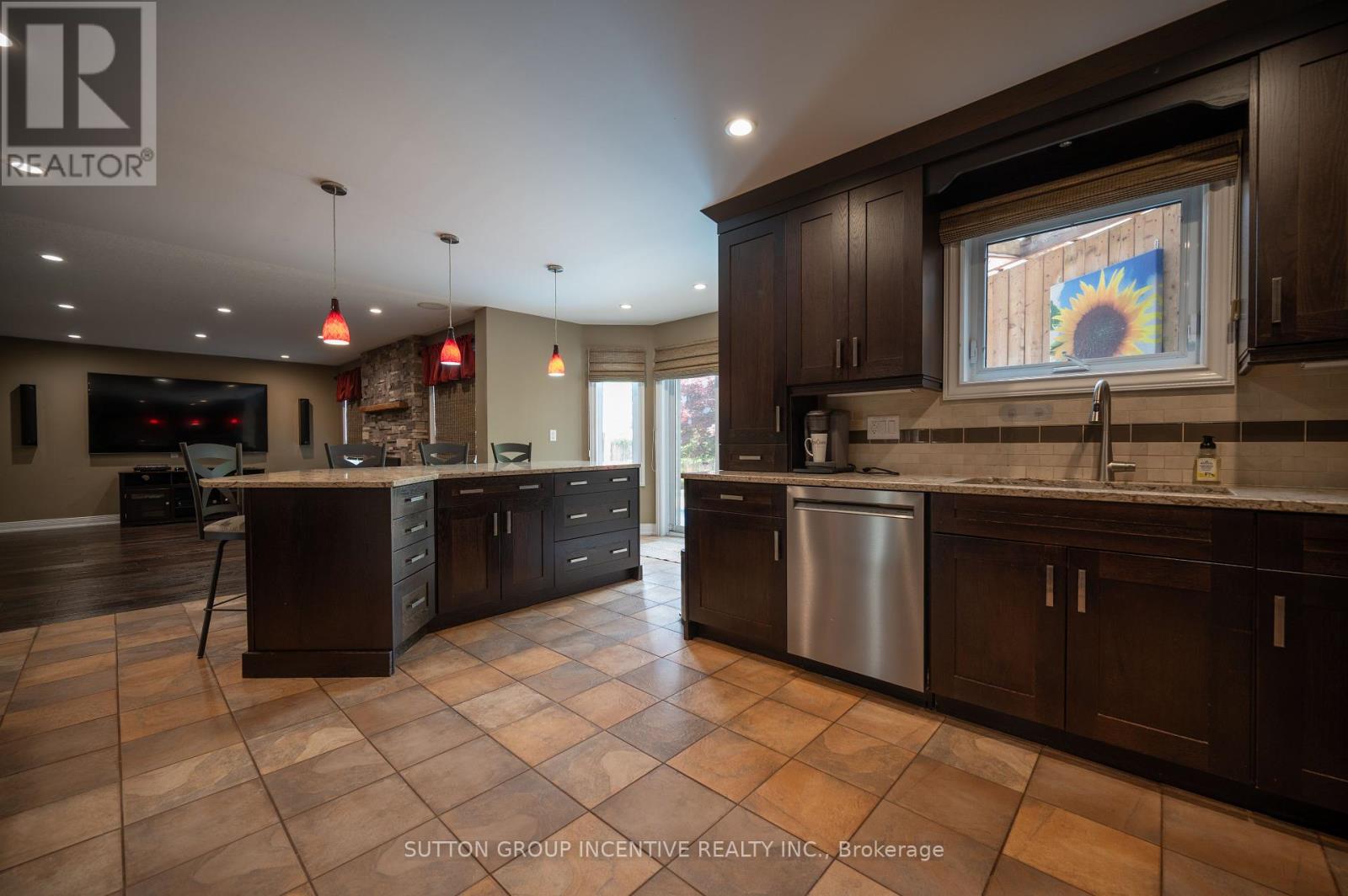 Photo 10 of 10 Gordon Court, Barrie ON