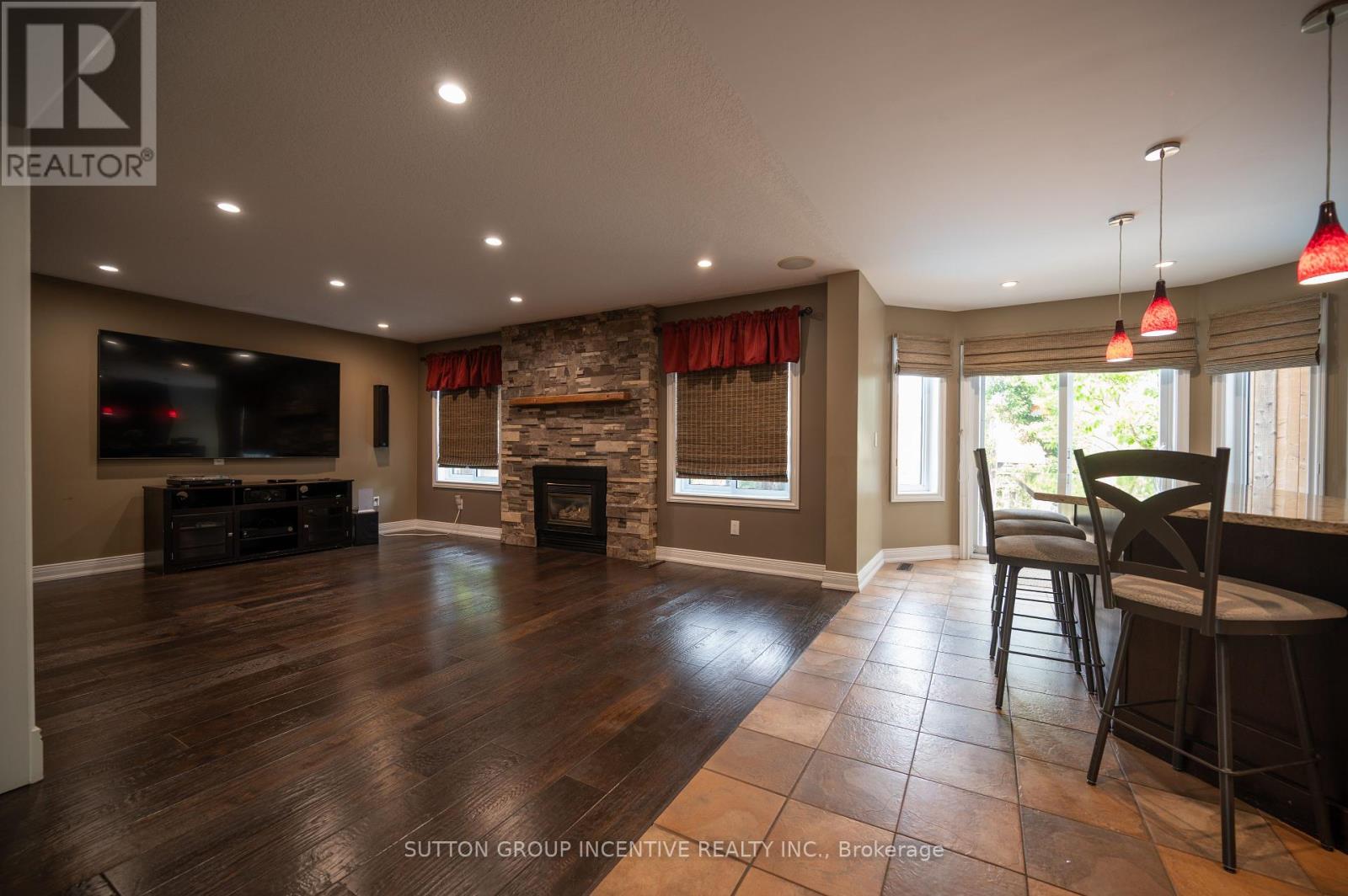 Photo 17 of 10 Gordon Court, Barrie ON