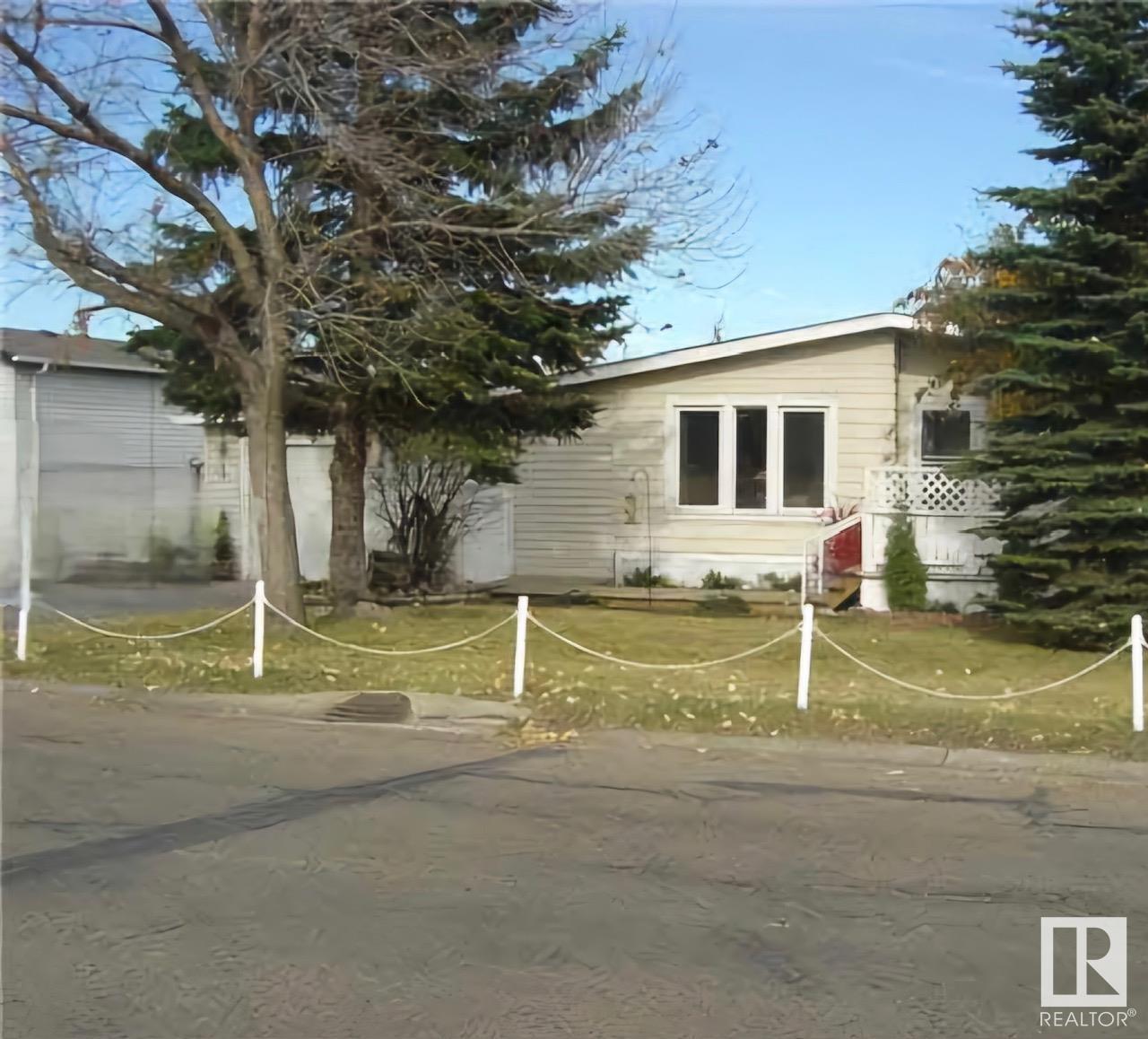 Photo 4 of 2 Oak Ridge Drive Nw Nw, Edmonton AB
