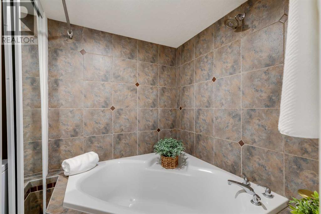 Single Family House for Sale in    Avenue NE Crescent Heights Calgary 