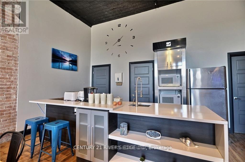 Photo 8 of 228 232 King Street W, Prescott ON