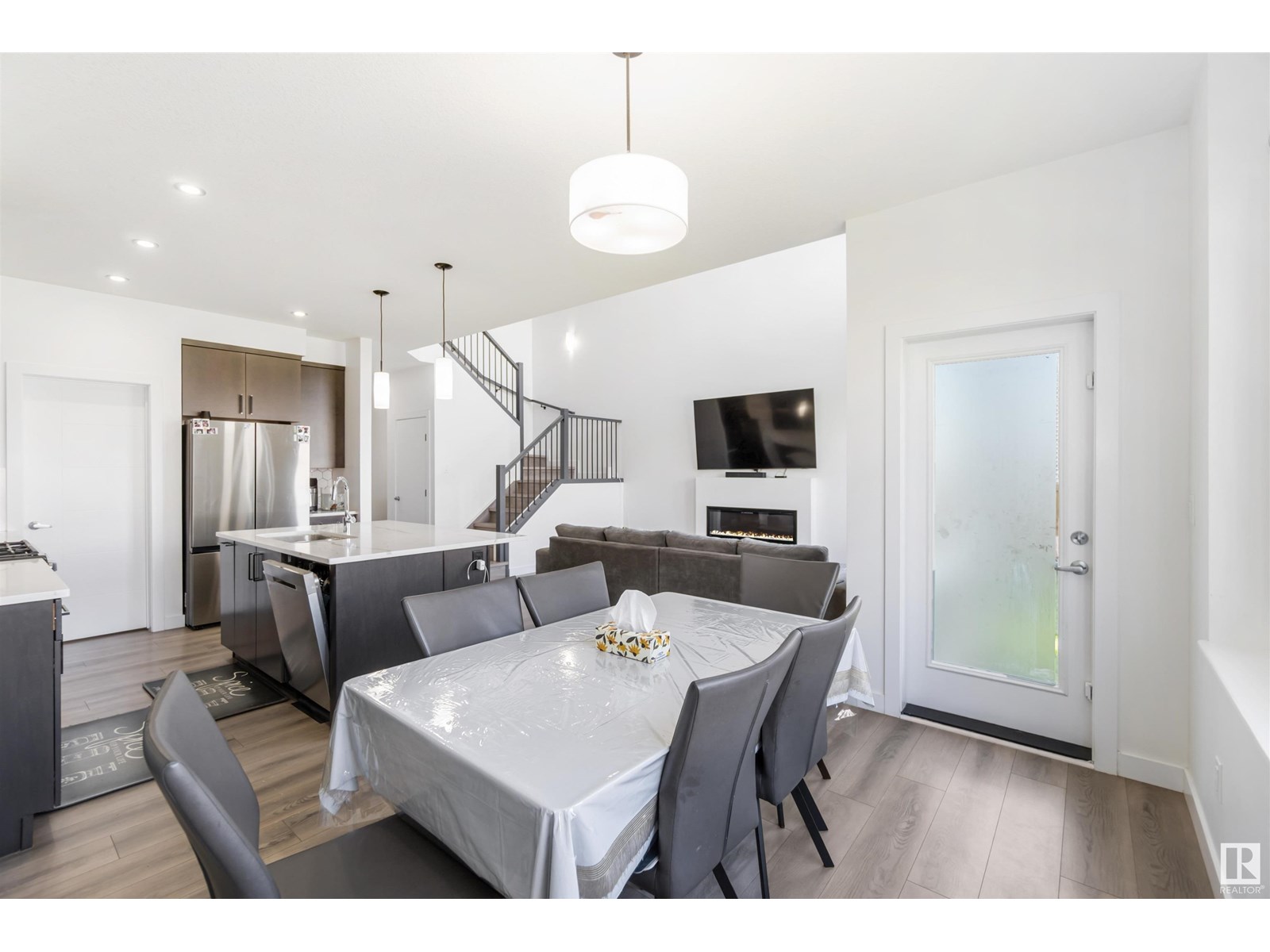 Photo 12 of 16808 30 Av Sw, Edmonton AB