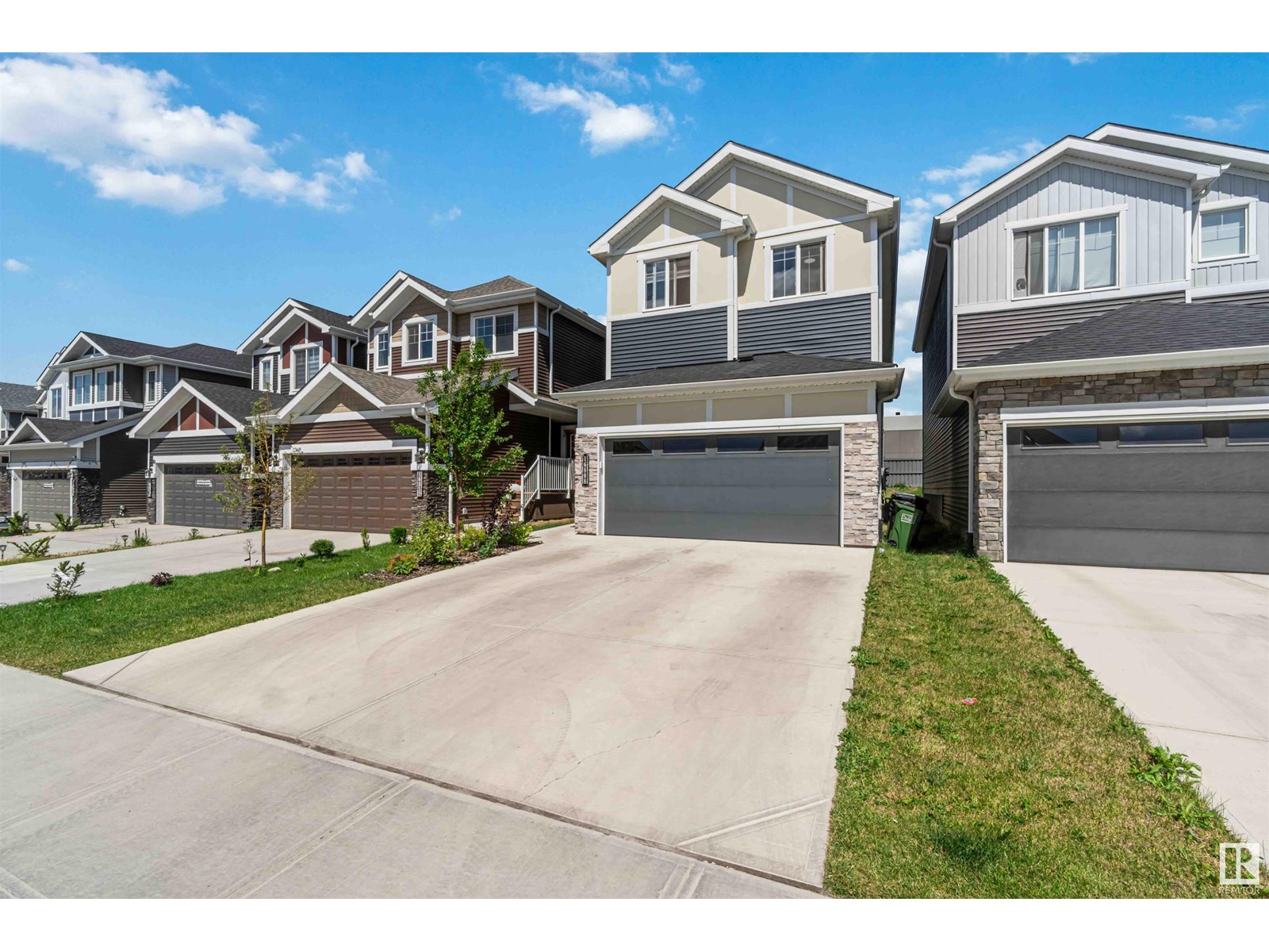 Photo 1 of 16808 30 Av Sw, Edmonton AB