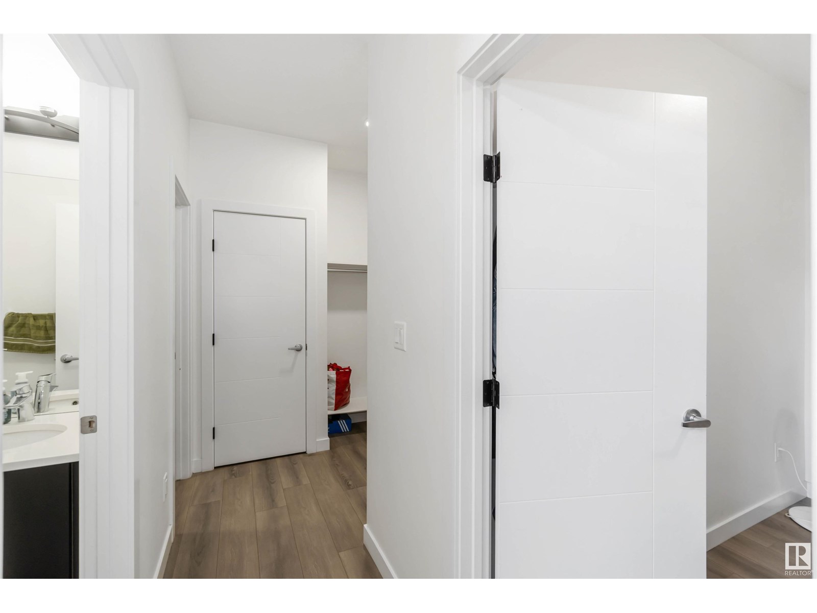 Photo 19 of 16808 30 Av Sw, Edmonton AB