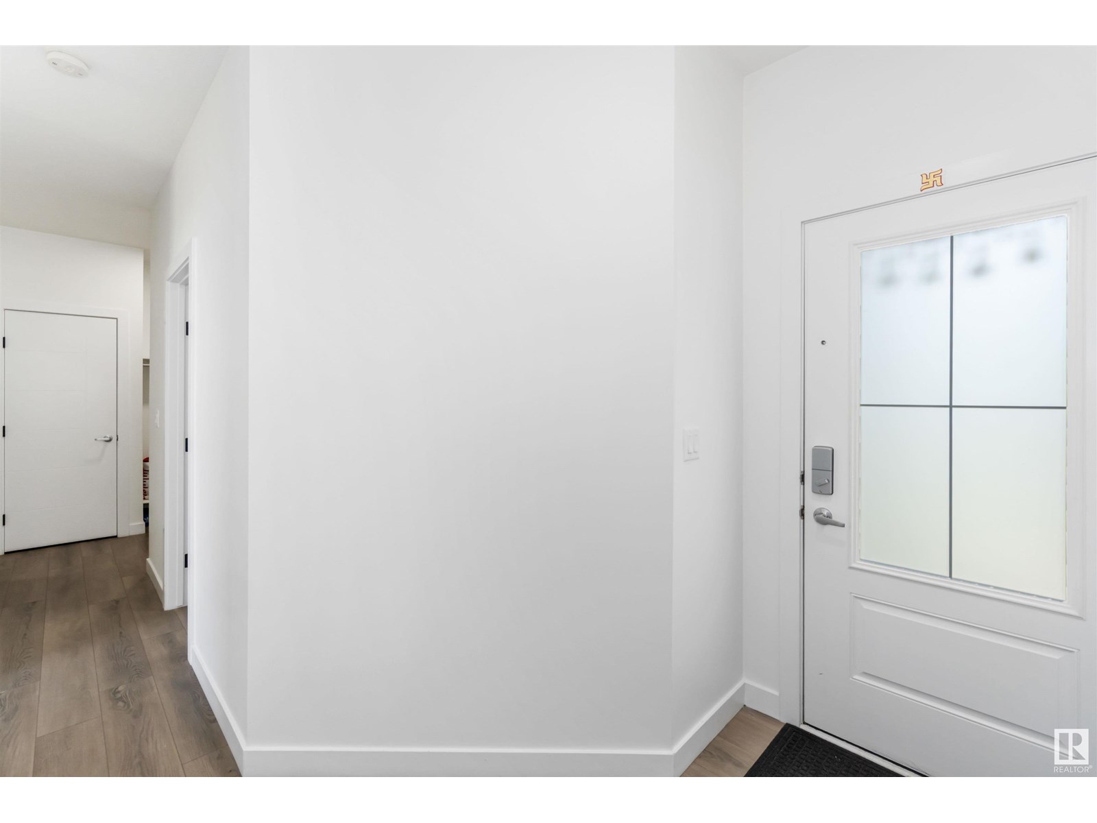 Photo 3 of 16808 30 Av Sw, Edmonton AB